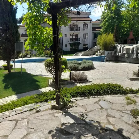 Beautiful 2 With Poolview Outside From Aheloy
