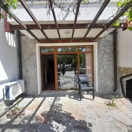 Beautiful 2 With Poolview Outside From Aheloy Appartamento