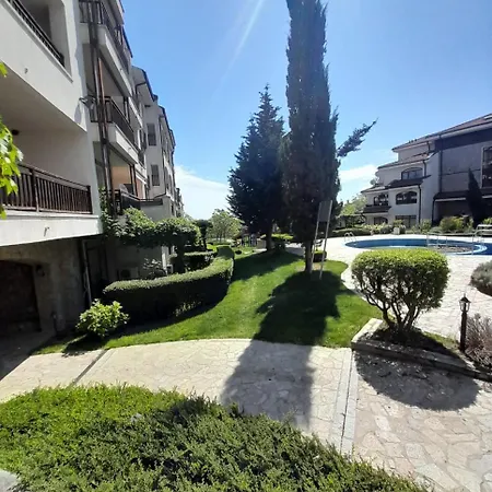 Beautiful 2 With Poolview Outside From Aheloy *